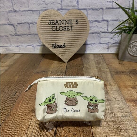 Boxlunch x lucasfilm x bio world x Star Wars x mandalorian the child pouch - Picture 1 of 13